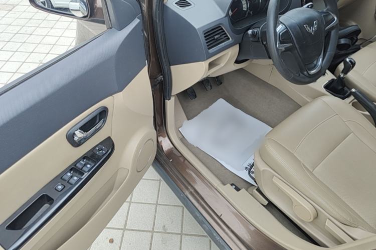 Used Wuling Hongguang 2013 1.2L S Comfort Model China IV Standard