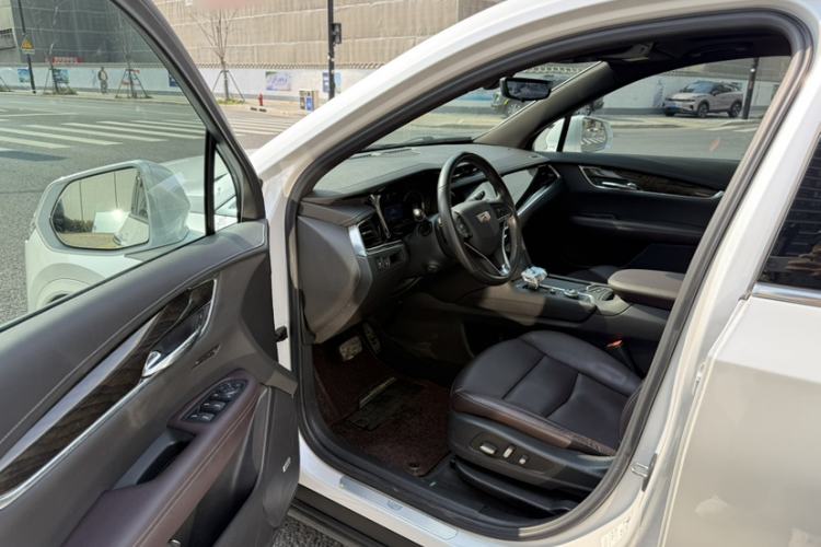 Used Cadillac XT6 2021 2.0T 7-Seater Two-Wheel-Drive Luxury Version Left Front Seat