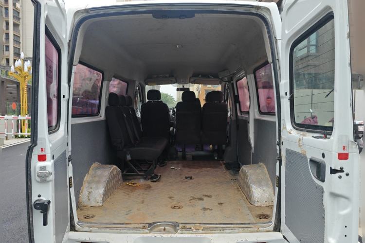 Used SAIC MAXUS Xintu V80 2018 2.5T 6-Speed Manual Aoyuntong Short Wheelbase Mid-Height 5-6 Seater
