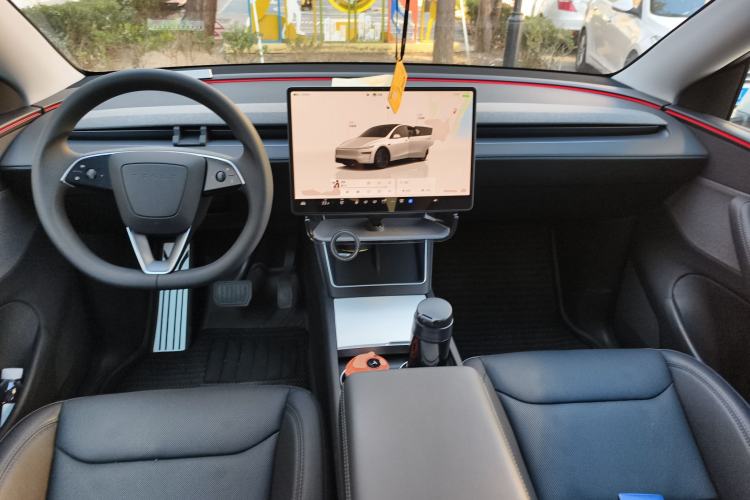 Used Tesla Model Y 2025 Rear-Wheel-Drive Version
