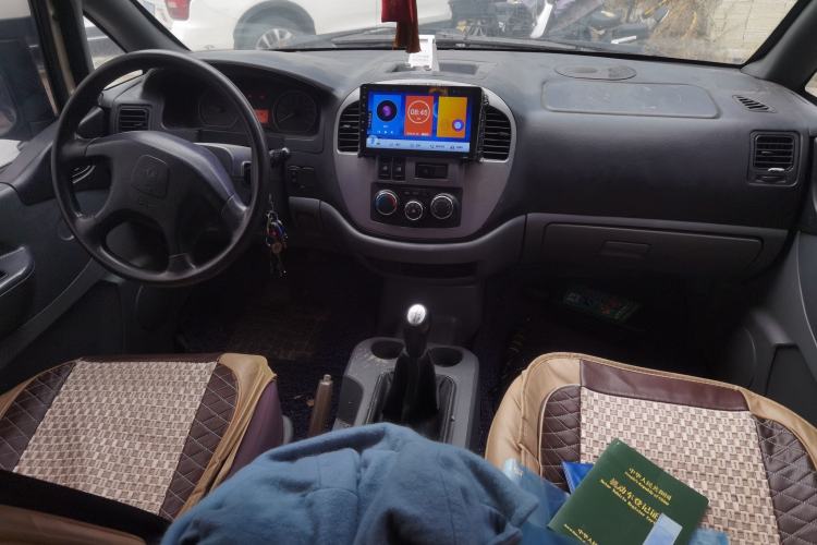 Used FORTHING Lingzhi 2013 M3 1.6L 7-seat Standard Model Center Console