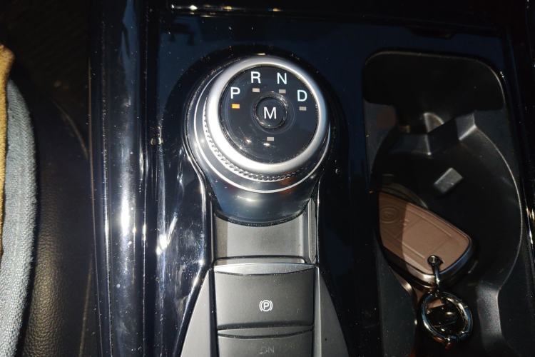 Used Ford Explorer 2020 EcoBoost 285 Four-Wheel Drive Trend Edition 6 Seats Gear Lever