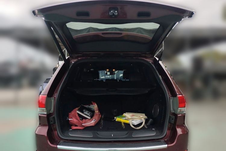 Used Jeep Grand Cherokee 2016 3.0L Comfort Navigation Edition Trunk