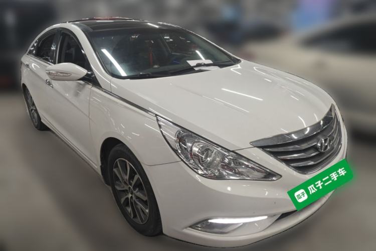 Used Hyundai Sonata 2013 2.4L Automatic Leading Edition China IV Standard Front Right 45 Deg