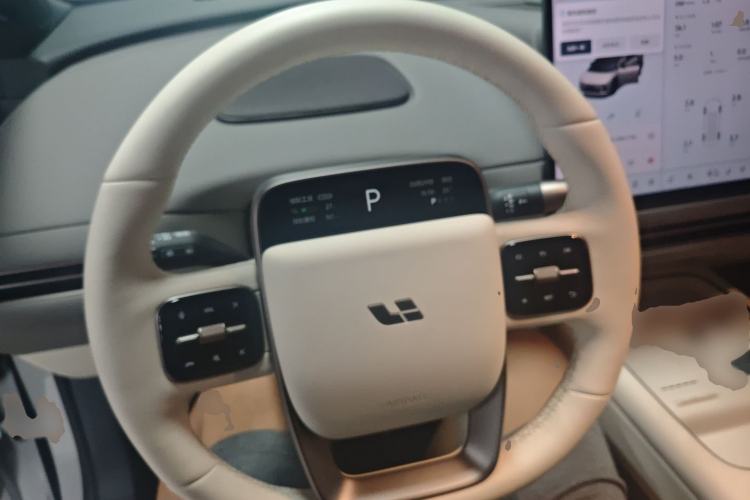 Used Li Auto i6 2025 Model Two-Wheel-Drive Standard Type
