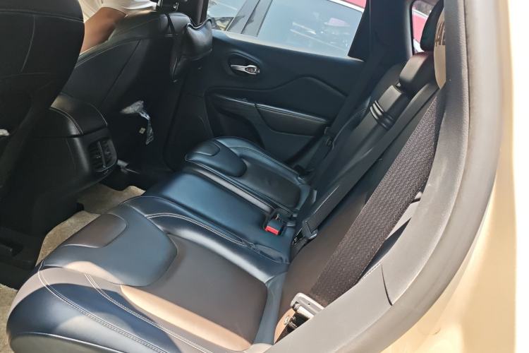 Used Jeep Cherokee 2016 2.4L Professional Edition Left Rear Seat