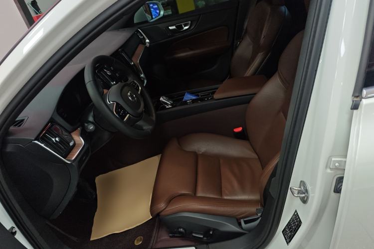 Used Volvo S60 2023 B4 Zhiyuan Luxury Edition