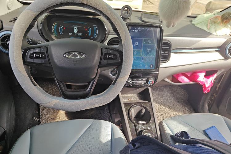 Used Chery QQ Little Ant 2022 Sweet Pink Edition Half-Sugar Version Lithium Iron Phosphate 29.2 kWh 30 kW 301 km Center Console