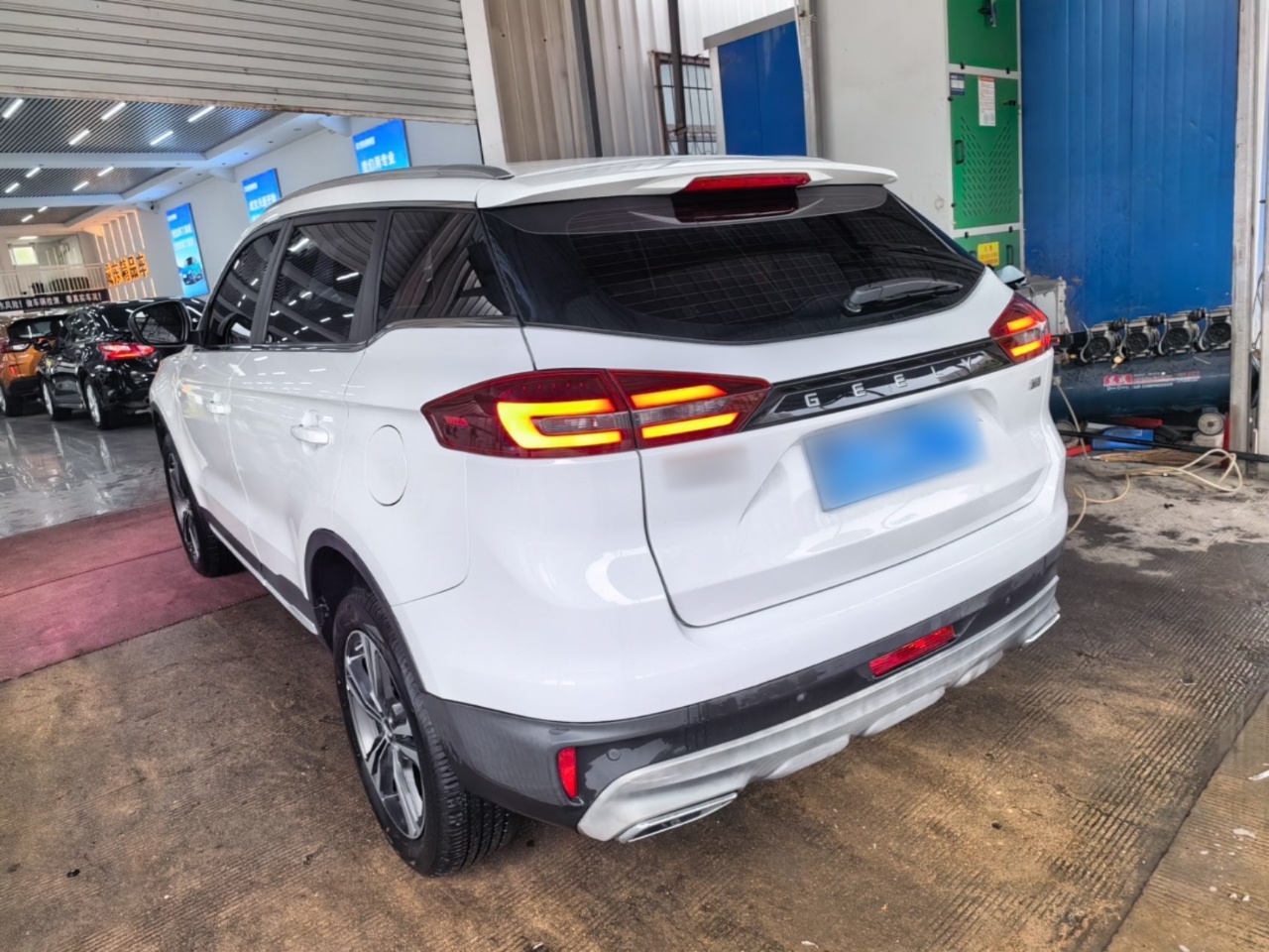 Geely Auto Emgrand X7 Sport 2022 1.8TD DCT Zhiya Trim — снимка 4