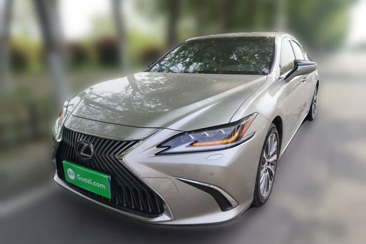 Used Lexus ES 2020 300h Deluxe Edition
