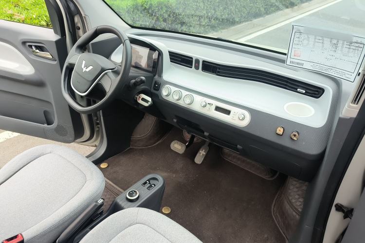 Used Wuling Hongguang MINIEV 2022 Macaron Premium Model – Lithium Iron Phosphate Interior 5