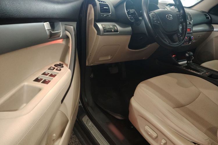 Used Kia Sorento 2013 2.4L 5-Seater Gasoline Comfort Version China IV Standard Driver Seat