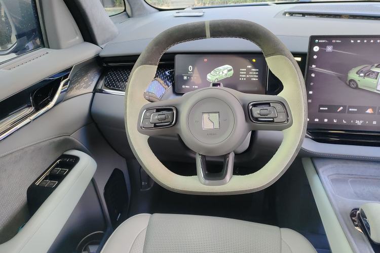 Used Zeekr 009 2024 7-Seater Walk-Through Version Four-Wheel Drive 108 kWh Steering Wheel