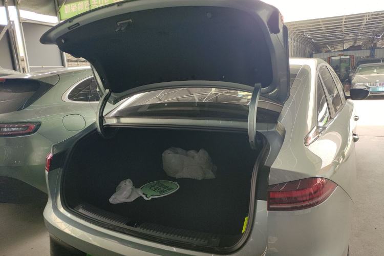 Used Roewe D6 2025 520km Luxury Edition
