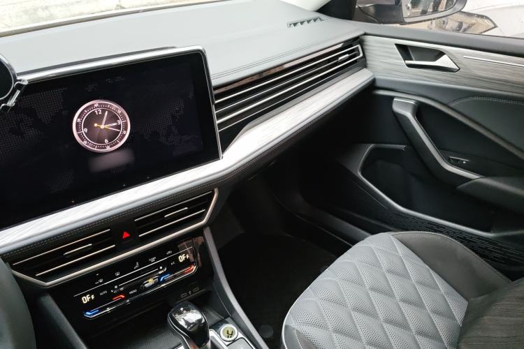 Used Volkswagen Sagitar 2023 300TSI DSG Excellence Edition Audio And AC Panel