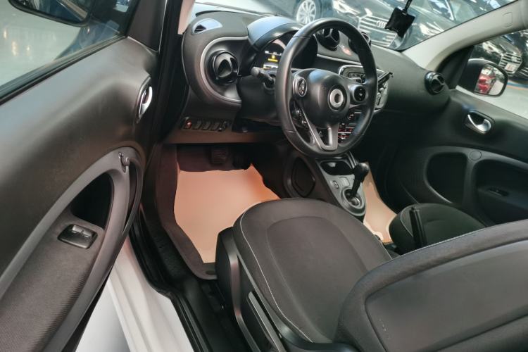 Used smart fortwo 2018 1.0L 52kW Hardtop Passion Edition China V Standard
