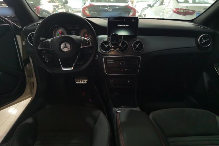 Used Mercedes-Benz CLA 2015 CLA 220 4MATIC Center Console