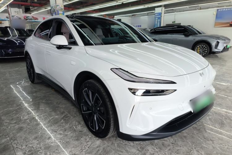 Used ONVO L60 2024 60 kWh Rear-Drive Version Front Right 45 Deg