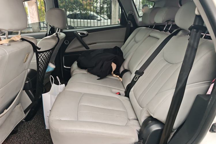 Used Luxgen Great 7 SUV 2015 2.2T Two-Wheel-Drive ZhiZun Version Left Rear Seat