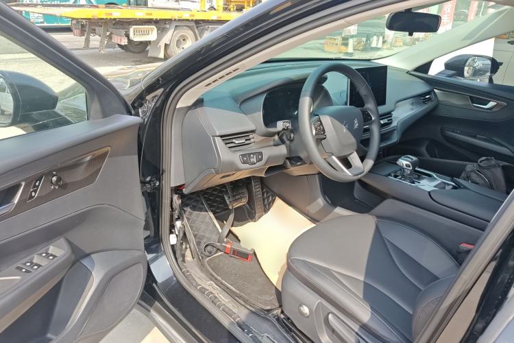 Used Hongqi E-QM5 2022 431 km Charge & Enjoy Edition Driver Seat