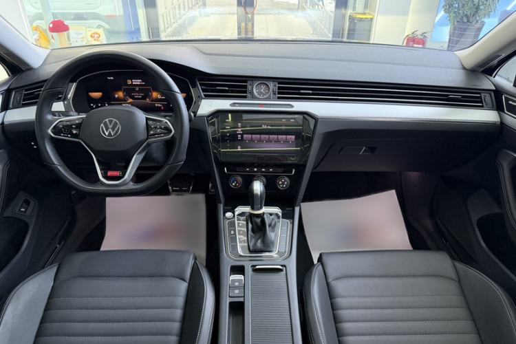 Used Volkswagen Magotan 2023 2 Million Units Limited-Edition 280TSI DSG Comfort Version Interior 1