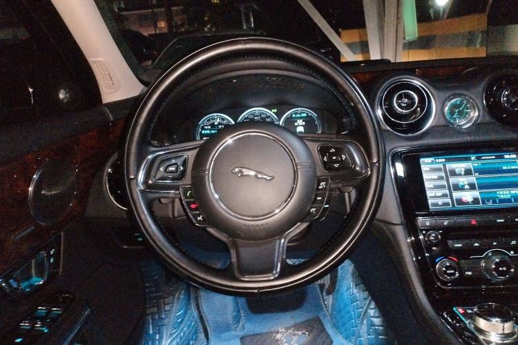 Used Jaguar XJ 2014 XJL 3.0 SC Four-Wheel Drive Panoramic Business Edition
