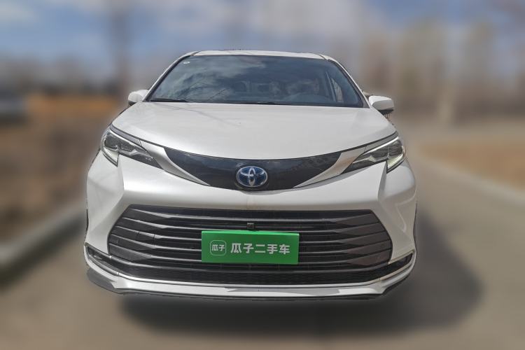 Used Toyota SIENNA 2023 2.5L Hybrid Deluxe Edition
