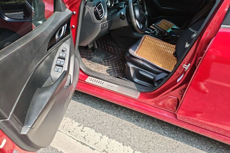 Used Mazda 3 Axela 2016 Hatchback 1.5L Automatic Luxury Model