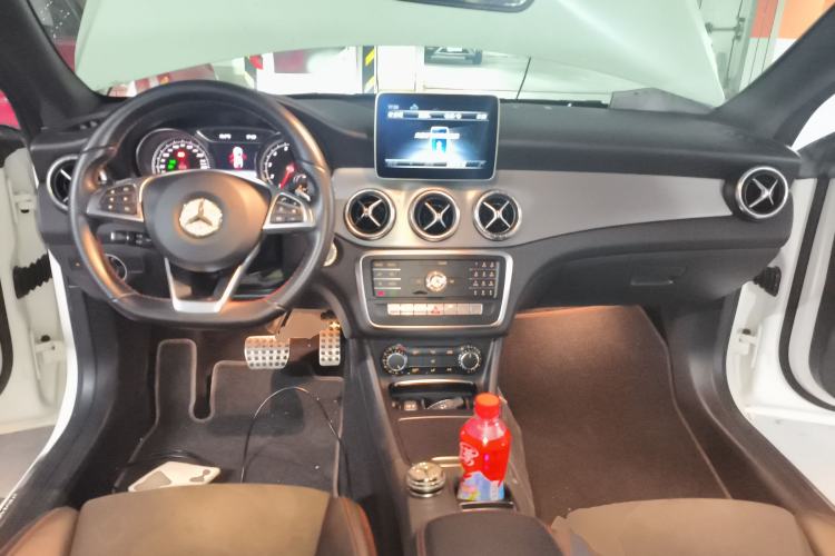 Used Mercedes-Benz CLA 2018 CLA 220 4MATIC Center Console