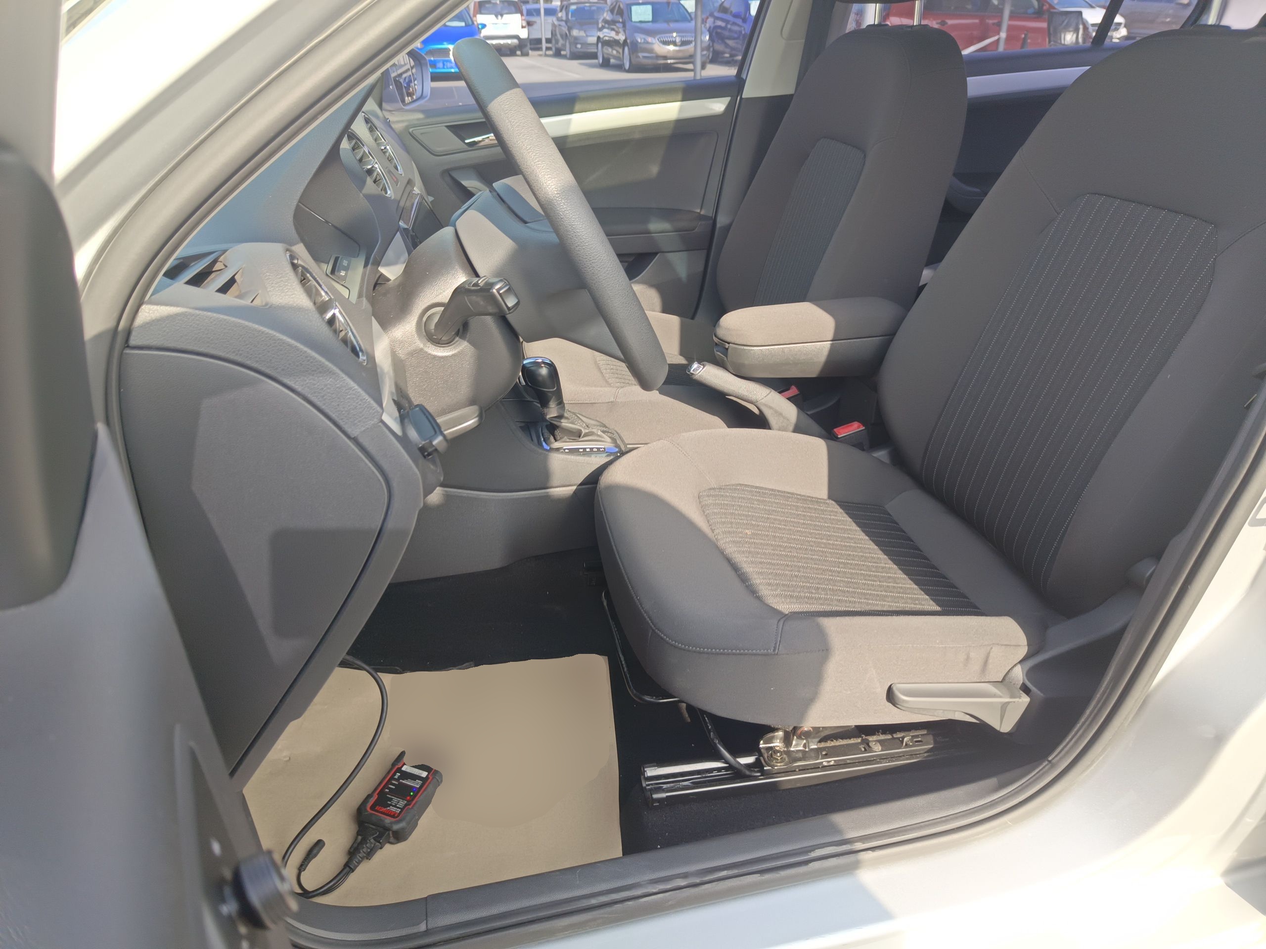 المقاعد الأمامية داخل السيارة