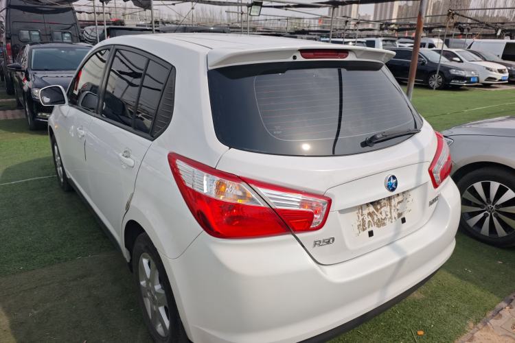 Used Venucia R50 2013 1.6L Manual Luxury Edition Exterior 2