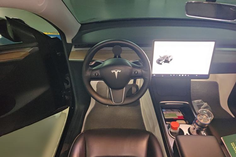 Used Tesla Model Y 2023 Long-Range All-Wheel-Drive Version
