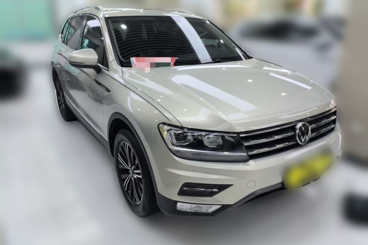 Used Volkswagen Tiguan L 2021 330TSI Automatic Two-Wheel Drive Smart Edition Front Right 45 Deg