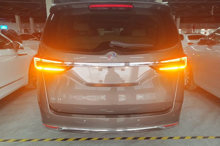 Used Buick GL8 2023 Facelifted Land Cruiser Executive Luxury Version
