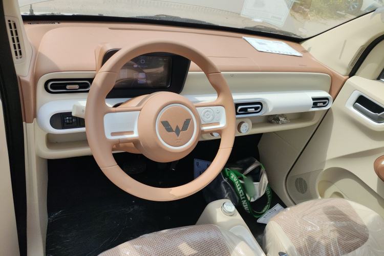 Used Wuling Hongguang MINIEV 2024 3rd Generation 215km Youth Edition Center Console