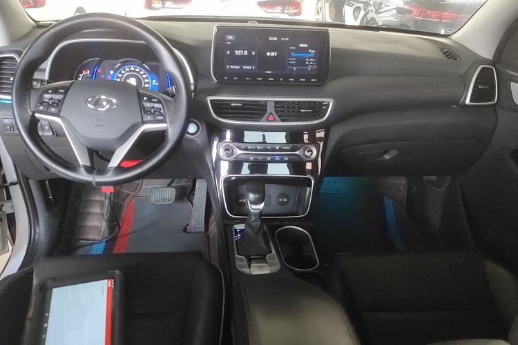 Used Hyundai Tucson 2019 280TGDi Dual-Clutch Two-Wheel Drive Fashion Edition China VI Standard Center Console