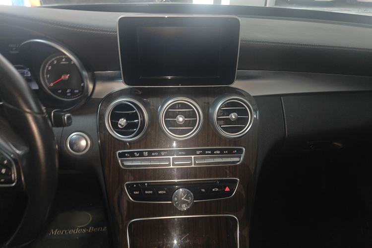 Used Mercedes-Benz C-Class 2015 C 200 L Interior 8