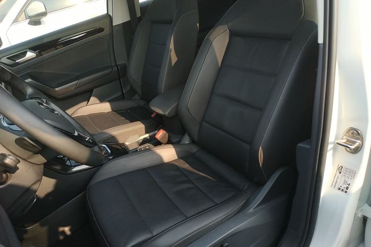 Used Volkswagen T-ROC 2022 280TSI DSG Two-Wheel Drive Comfort PLUS Left Front Seat