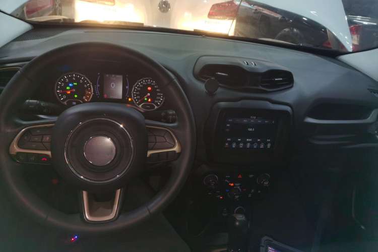 Used Jeep Renegade 2018 Connected Large Screen Version 180T Automatic Kinetic Edition+