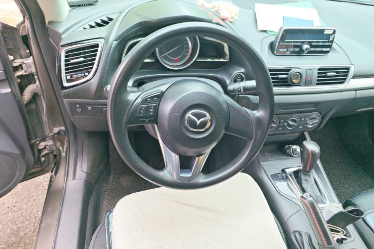Used Mazda 3 Axela 2014 Sedan 1.5L Automatic Comfort Model