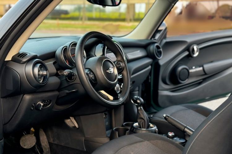 Used MINI 2014 1.5T COOPER Fun Interior 3