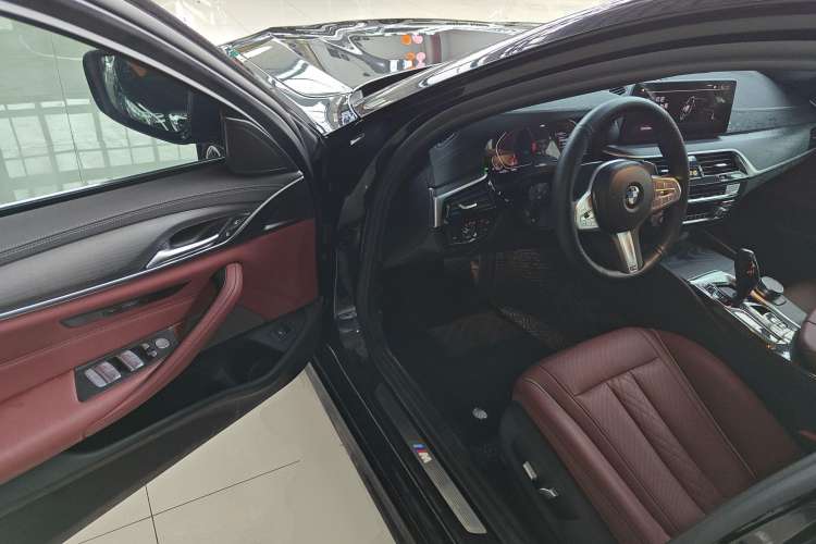 Used BMW 5 Series 2022 Second Facelift 530Li Leading Edition M Sport Package
