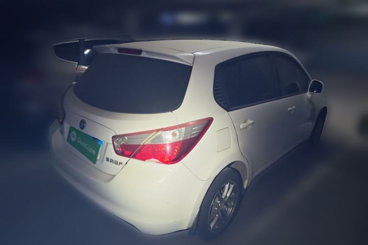 Used Venucia R50 2013 1.6L Manual Fashion Edition