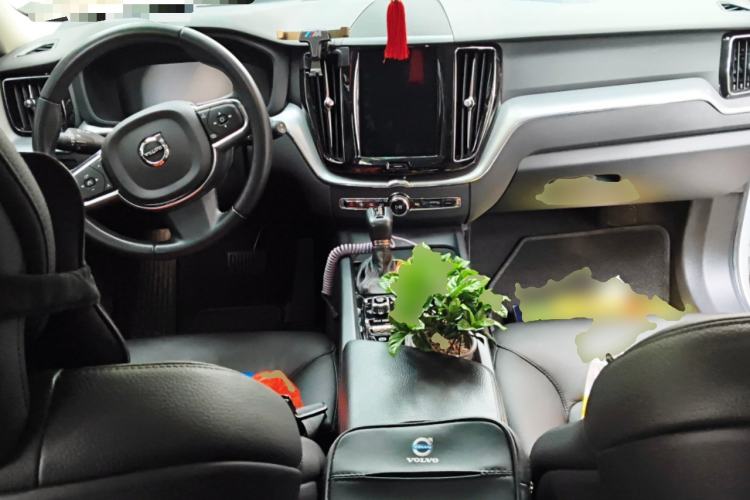 Used Volvo XC60 2019 T5 4x4 Zhiyuan Edition China VI Standard Center Console