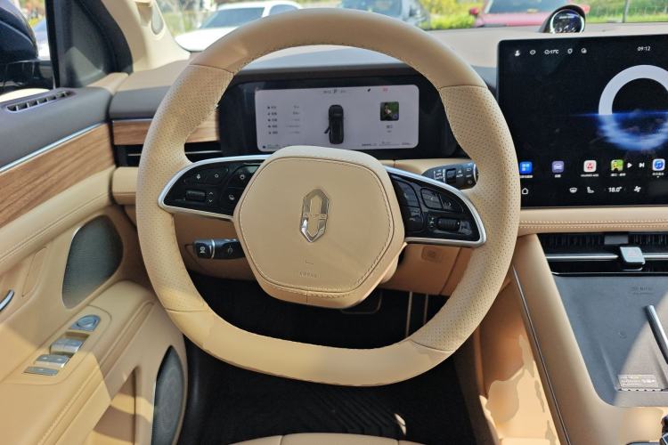 Used Hima AITO M7 2024 1.5T Intelligent Drive Rear-Drive Ultra Version 5 Seats Steering Wheel
