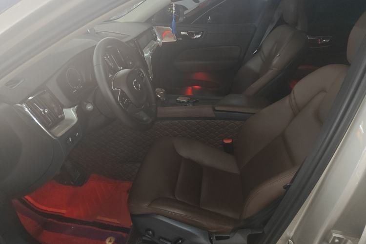 Used Volvo XC60 2019 T5 4x4 Zhiyuan Edition China VI Standard
