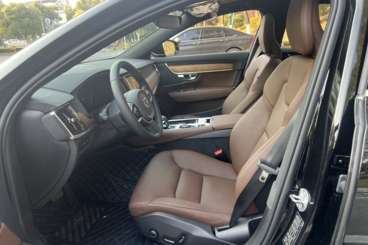 Used Volvo S90 New Energy 2025 Plug-in Hybrid Four-Wheel Drive Long-Range Zhiyi Luxury Edition