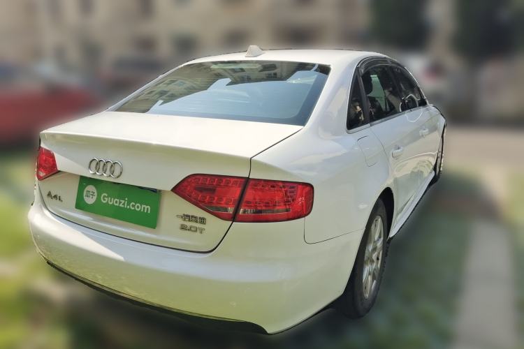 Used Audi A4L 2012 2.0 TFSI automatic Comfort trim level
