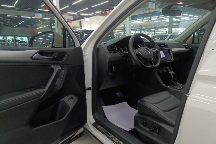Used Volkswagen Tiguan L 2019 Revised 330TSI Automatic Two-Wheel Drive Smart & Luxury Edition China VI Standard Driver Seat