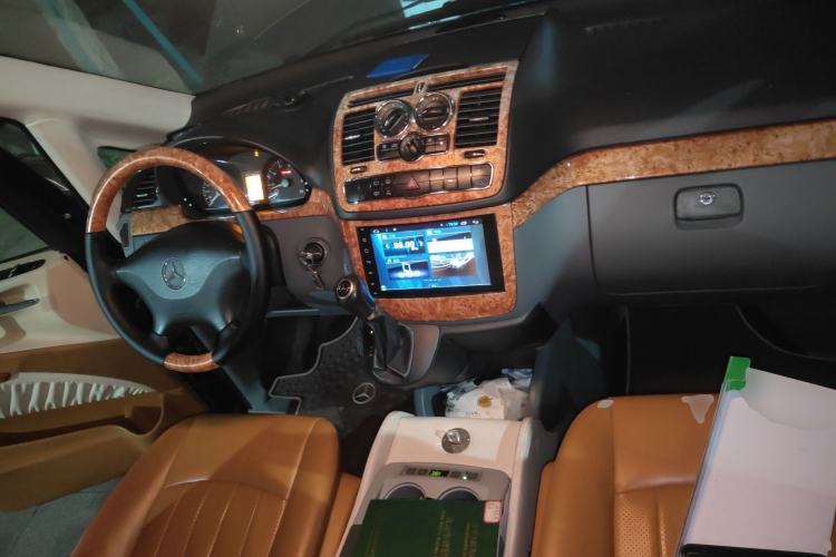 Used Mercedes-Benz Vito 2013 3.0L Elite Edition Center Console